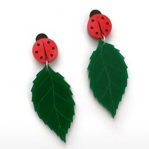 Acrylic Ladybug & Green Leaf Pendant Dangle Earrings🍃🐞🍃
